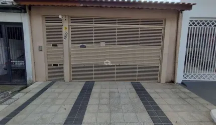 CASA TERREA COM 4 SUÍTES