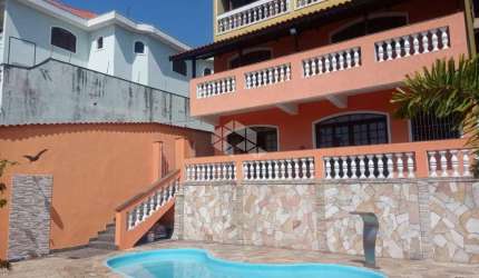 CASA DE ALTO PADRÃO NO PARQUE DO CARMO COM 5 QUARTOS E PISCINA