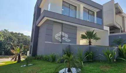 Casa de Condomínio com 4 Quartos e 6 banheiros!