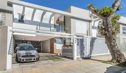Sobrado no bairro Nossa Senhora das Graças / Canoas