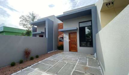 Casa Térrea com 3 dormitórios e 1 suíte Bairro Fátima.