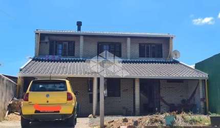 Sobrado á venda com 3 dormitórios e suíte, 353m² de área com piscina  em Sapucaia