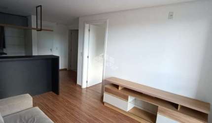 Apartamento com 1 dormitório com sacada e semi mobiliado