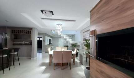 casa 4 dormitórios bairro Igara Canoas.