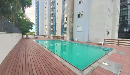 Apartamento 2 dormitórios com sacada e churrasqueira, centro de Canoas/RS.