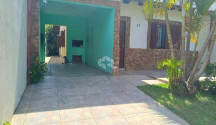 Casa térrea 3 dormitórios com churrasqueira e garagem bairro Igara Canoas/RS.