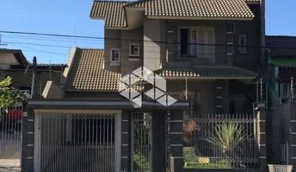 CASA/SOBRADO, COM 3 DORMITÓRIOS, 1 SUÍTE, PISCINA TÉRMICA E PÁTIO, MOINHOS DE VENTO, CANOAS. Aceita FGTS e pode ser  financiada.
