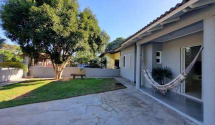 Casa térrea com 5 Dormitórios/Quartos com anexo nos fundos, amplo terreno de 11x35, ambas recém reformadas. Localizada no Bairro Fátima.