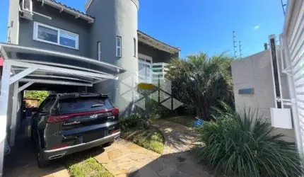 Casa sobrado, 3 dormitórios, sendo 1 suíte, espaço gourmet com churrasqueira, piscina e espaço fitness. Canoas