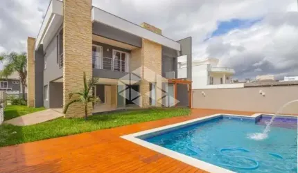 Casa Sobrado com 4 Dorm. Sendo 3 Suites com Piscina no Moinhos de Vento.