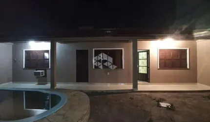 Casa com Piscina no Bairro São José.
