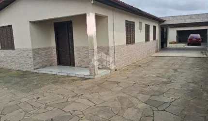 Casa de 2 dormitórios, com piscina no bairro Tamandaré em Esteio.