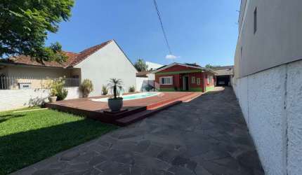 Casa no Centro de Esteio/RS com 3 dormitórios piscina e pátio privativo.