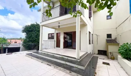 Belissimo sobrado 3 dormitorios com suite ,sotão e piscina. Proximo ao Hospital Nossa Senhora das Graças.