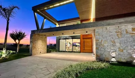 Casa em condominio com 5 suites em Xangri-la