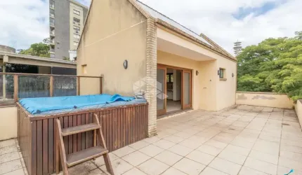 Casa de 4d em condomínio no Bairro Menino Deus