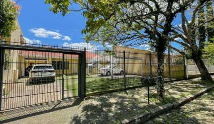 Casa térrea de 3 dormitórios, piscina e pátio em Ipanema próximo da Orla do Guaíba