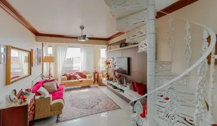 Cobertura 3d com 2 garagens e piscina no Menino Deus