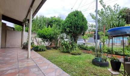 Casa à venda 3 quartos, 2 banheiros, garagem, pátio amplo, no bairro Hípica, POA/RS