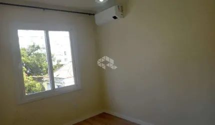 Apartamento em frente ao Hospital Moinhos cde vento, totalmente reformado.