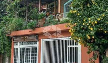 Casa à venda com 240m², 3 quartos e 2 vagas