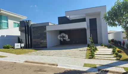 casa à venda com 3 quartos, sendo 3 suítes, dentro de condomínio em Atibaia-SP