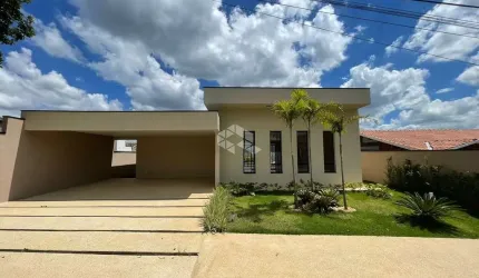 casa com 3 suítes, 3 vagas para carro e piscina a venda em Condomínio fechado em Atibaia