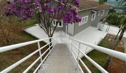 Casa a venda com 5 dormitorios dentro de condominio em Perdoes