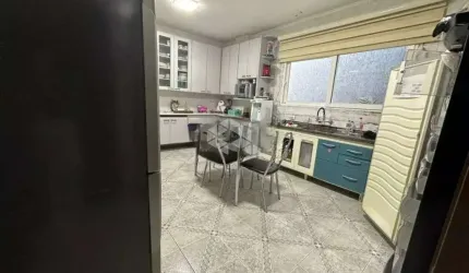Casa à venda com 230m², 4 quartos e 2 vagas