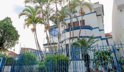 Casa residencial com 4 dormitórios no Bairro São João em Porto Alegre