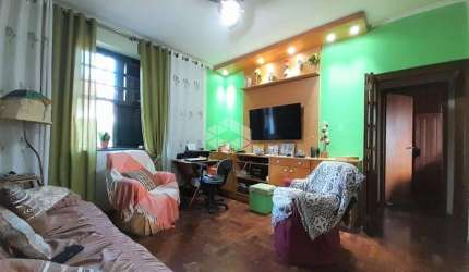 Apartamento 2 dormitórios, mobiliado, com pátio, churrasqueira no Passo Dareia, em Porto Alegre. Aceita financiamento e FGTS.