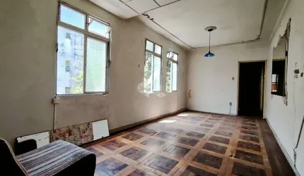 Apartamento de 2 dormitórios, localizado no Centro de Porto Alegre,