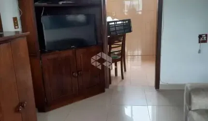 Apartamento semimobiliado com vaga e ótima localização