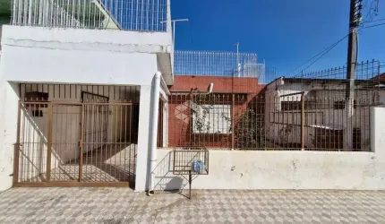 Casa com 2 dormitórios e 1 vaga de garagem, no bairro Farrapos, em Porto Alegre.