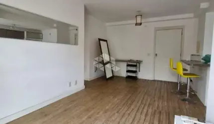 Apartamento de 2 dormitórios e 1 vaga de garagem, no bairro Vila Ipiranga, em Porto Alegre.