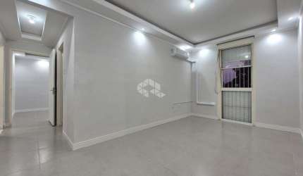 Apartamento de 2 dormitórios e 1 vaga de garagem, no bairro Humaitá, em Porto Alegre.