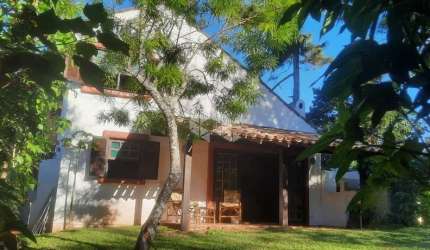 CASA COM DOIS DORMITÓRIOS/QUARTOS NA PRAIA DA LAGOINHA - FLORIANÓPOLIS/SC