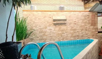 CASA COM 04 QUARTOS NO BAIRRO DE CANASVIEIRAS - FLORIANÓPOLIS/SC