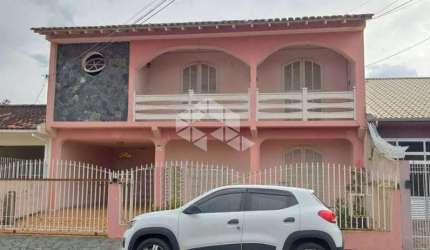 CASA COM 4 QUARTOS NO BAIRRO BALNEÁRIO - FLORIANÓPOLIS/SC