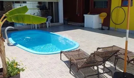 CASA DE 2 QUARTOS NO BAIRRO RIO VERMELHO EM FLORIANÓPOLIS/SC