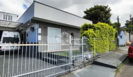 AMPLO IMÓVEL VERSÁTIL À VENDA NA SERRARIA - SÃO JOSÉ/SC