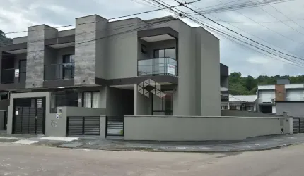 SOBRADO NOVO COM 2 SUÍTES PALHOÇA-BELA VISTA.