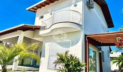 Casa mobiliada de alto padrão a 800m da praia dos Ingleses