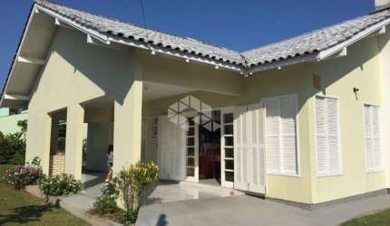 Casa com 3 quartos na Praia de Daniela - Florianópolis