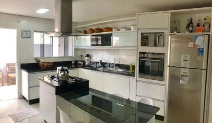 Casa 4 dormitórios em Ingleses - Florianópolis