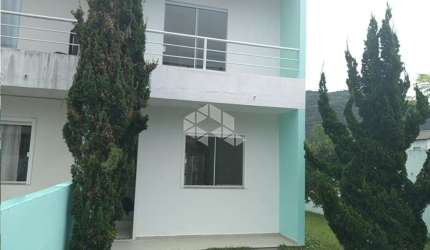 Casa sobrado de 76 m² com 2 quartos no bairro São João do Rio Vermelho em Florianópolis/SC
