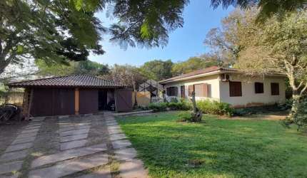 Casa com 4 Dormitórios, incluindo Demi-Suíte - São João do Rio Vermelho, Florianópolis/SC