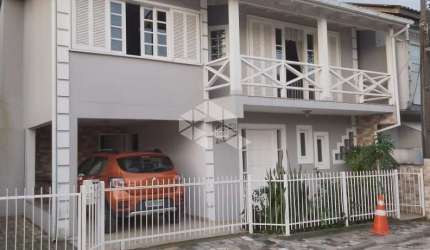 Casa sobrado 2 dormitórios nos Ingleses