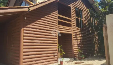 Casa com 2 Dormitórios no bairro Sambaqui em Florianópolis/SC