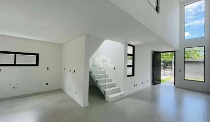 Casa com 3 suítes  e piscina no bairro Ingleses